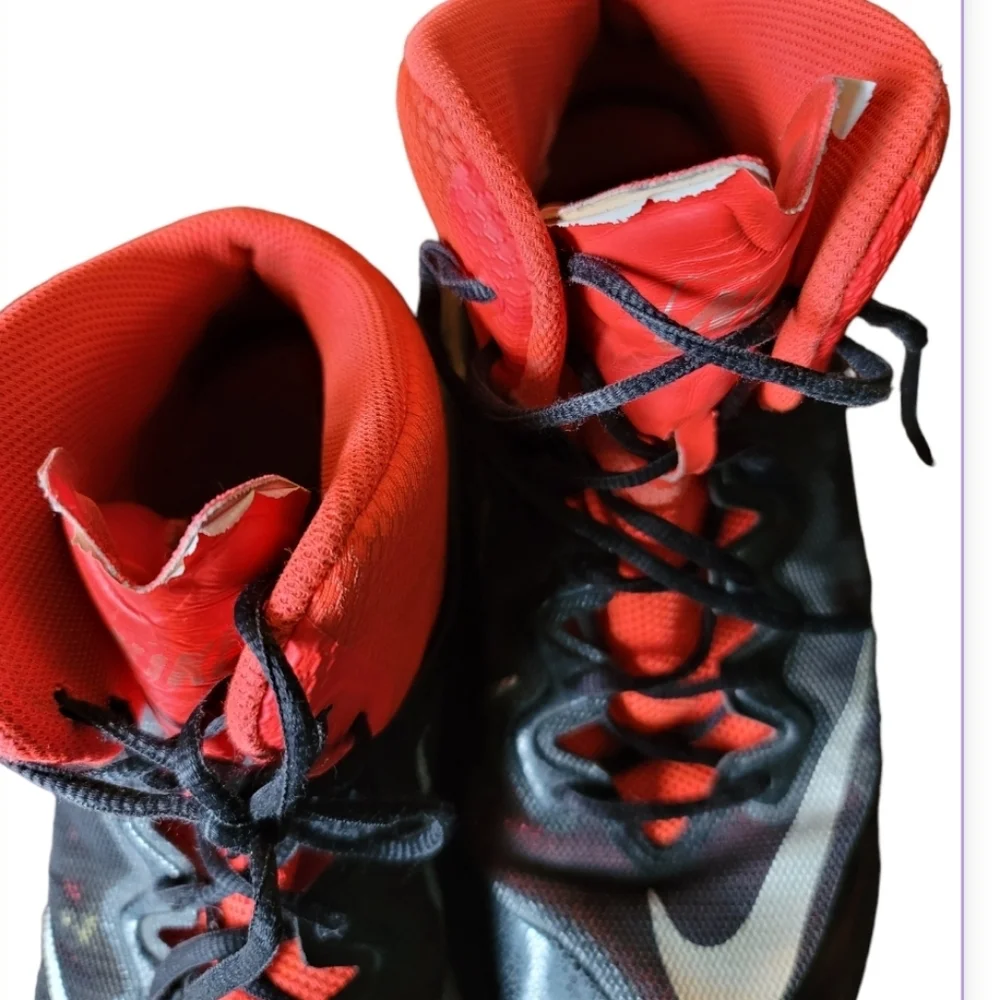Nike black and orange men's size 9.5 tennis shoes